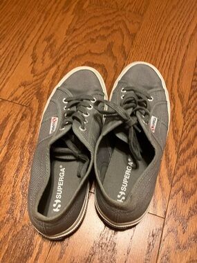 Superga Women’s Classic Sneaker Size 6